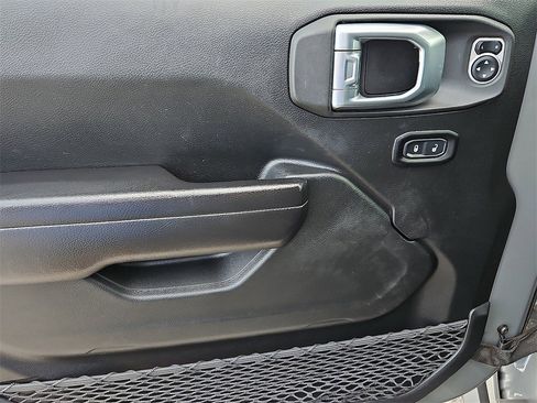 Used 2021 Jeep Gladiator Willys image 21