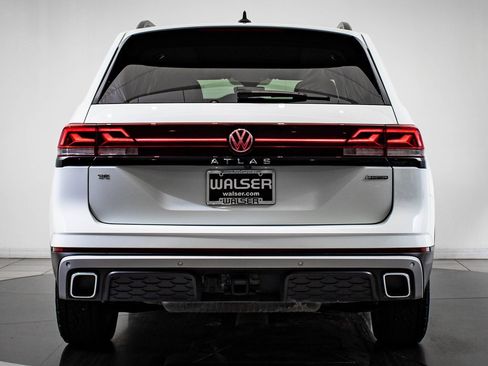 Used 2025 Volkswagen Atlas Peak Edition SE image 7