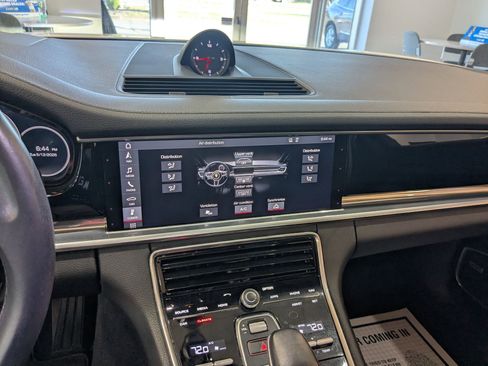 Used 2019 Porsche Panamera 4 AWD/4WD image 17