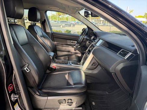 Used 2019 Land Rover Discovery Sport SE AWD/4WD image 14