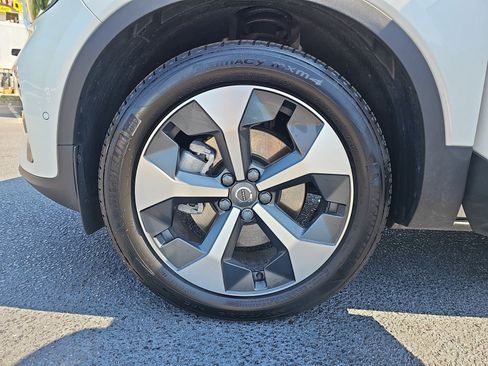 Used 2025 Volvo XC40 B5 Plus w/ Protection Package Premier AWD/4WD image 34
