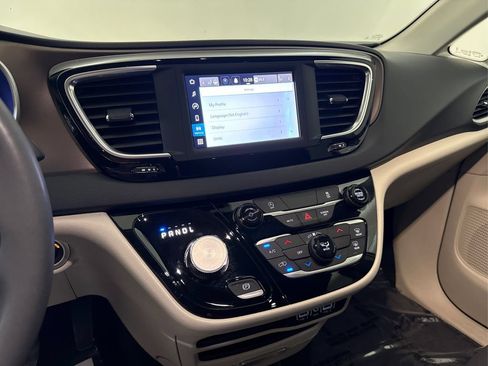 Used 2023 Chrysler Voyager LX FWD image 38