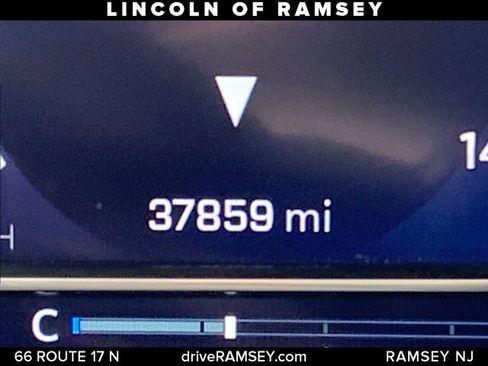 Used 2022 Chevrolet Tahoe LT w/ Luxury Package image 15