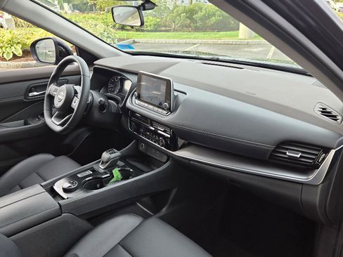 Used 2022 Nissan Rogue SV w/ SV Premium Package image 18