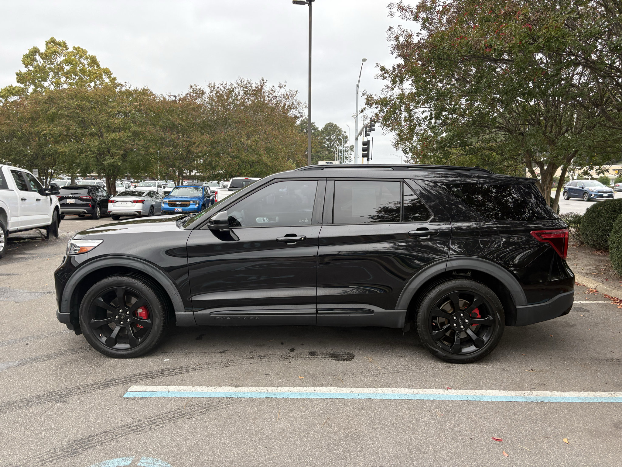 Used 2020 Ford Explorer ST w/ ST Street Pack AWD/4WD image 8