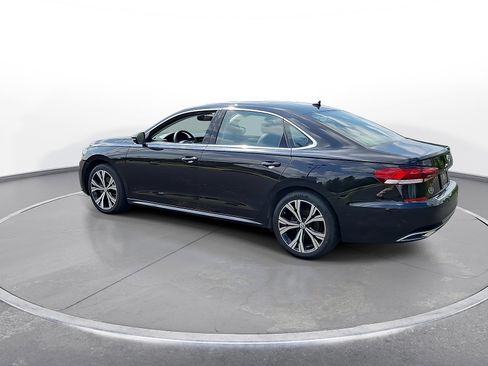 Used 2022 Volkswagen Passat 2.0T SE FWD image 6