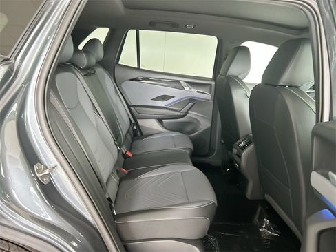 New 2026 Volkswagen Tiguan SE R-Line image 42