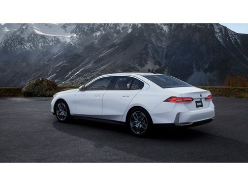 New 2026 BMW 530i 530i image 2