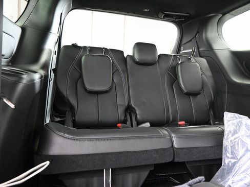 Used 2025 Chrysler Pacifica Select w/ Fav Edition Package image 17