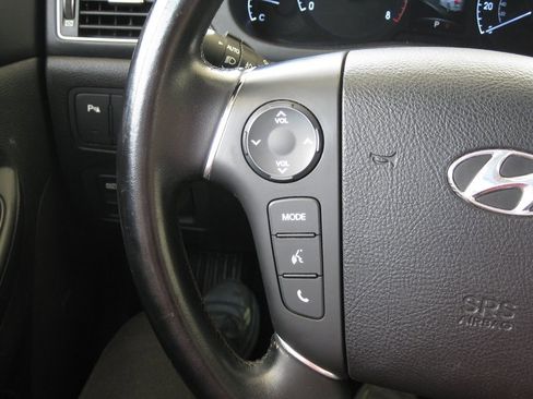 Used 2013 Hyundai Genesis 3.8 w/ Technology Pkg RWD image 12