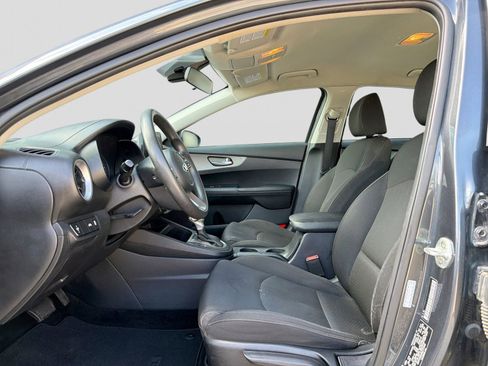 Used 2021 Kia Forte LXS FWD image 2