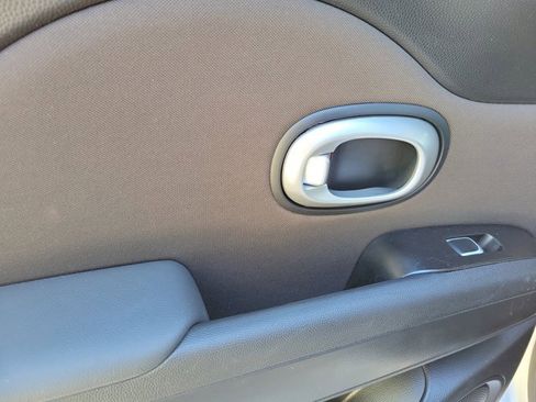 Used 2018 Kia Soul + image 7