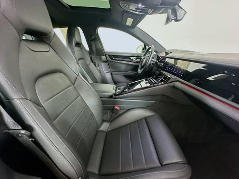 Used 2025 Porsche Panamera RWD image 42