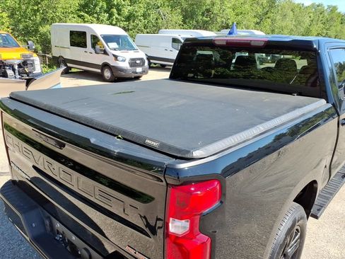 Used 2023 Chevrolet Silverado 1500 RST w/ Z71 Off-Road Package AWD/4WD image 11