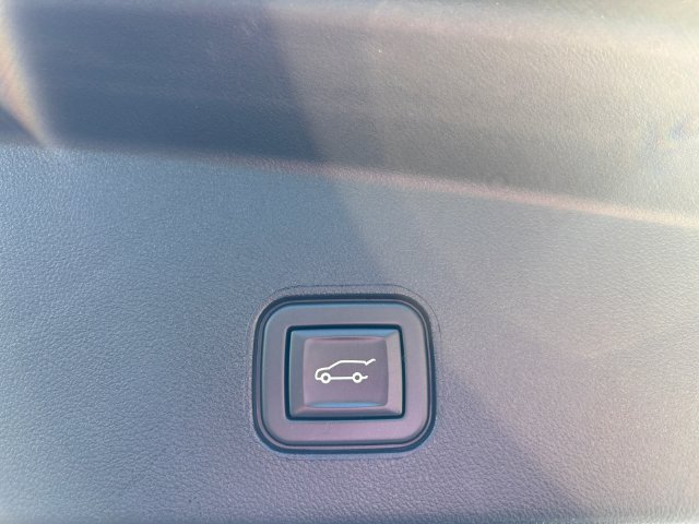 Used 2024 Cadillac Lyriq Luxury w/ LPO, Floor Liner Package AWD/4WD image 17