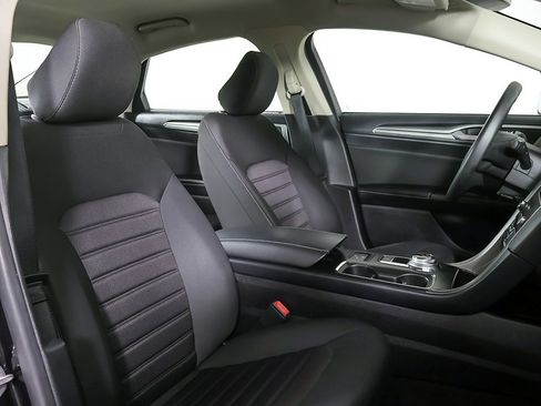 Used 2020 Ford Fusion SE image 23