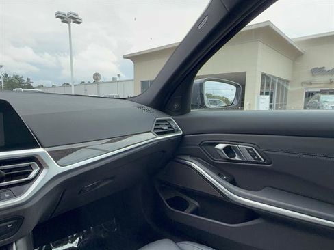 Used 2021 BMW 330i xDrive Sedan w/ M Sport Package AWD/4WD image 19