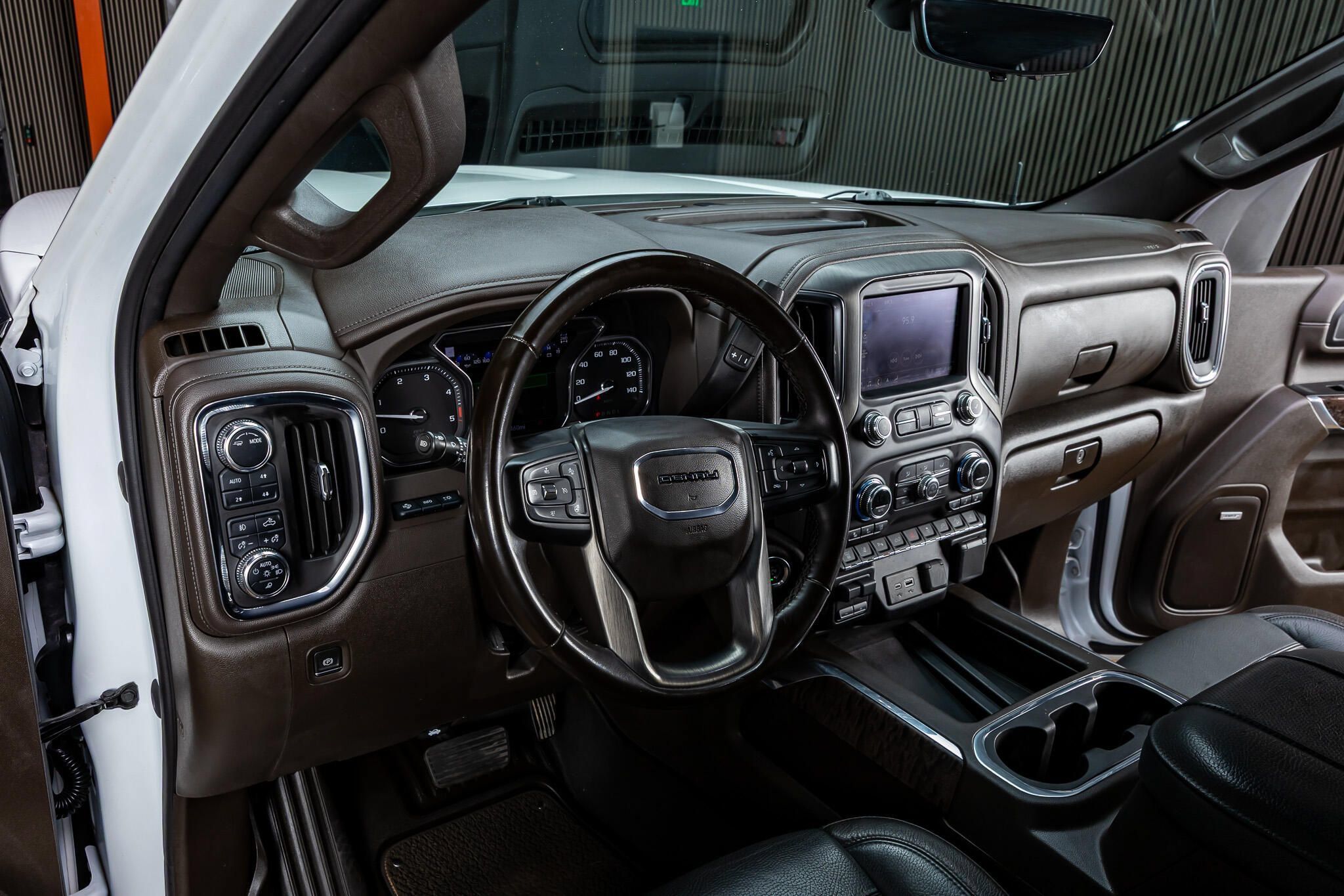 Used 2023 GMC Sierra 2500 Denali w/ Denali Ultimate Package AWD/4WD image 14