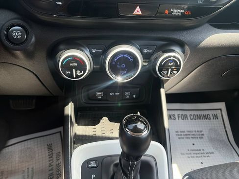 Used 2025 Hyundai Venue Limited FWD image 18