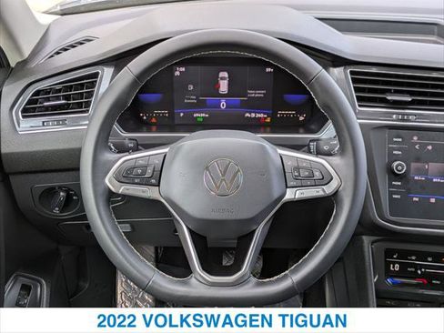 Used 2022 Volkswagen Tiguan SE image 15
