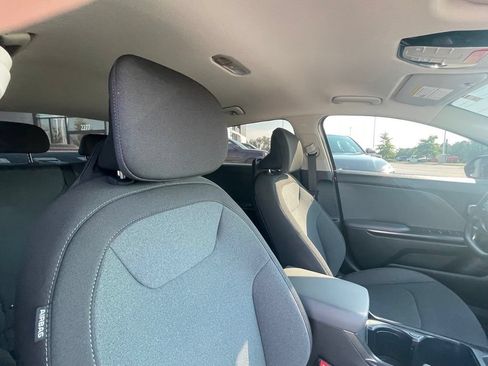 Certified 2025 Kia K4 FWD image 28