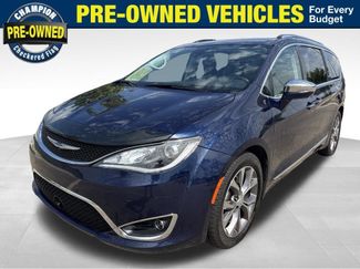 Used 2019 Chrysler Pacifica Limited w/ Tire & Wheel Group FWD video 1