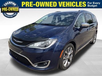 Used 2019 Chrysler Pacifica Limited w/ Tire & Wheel Group