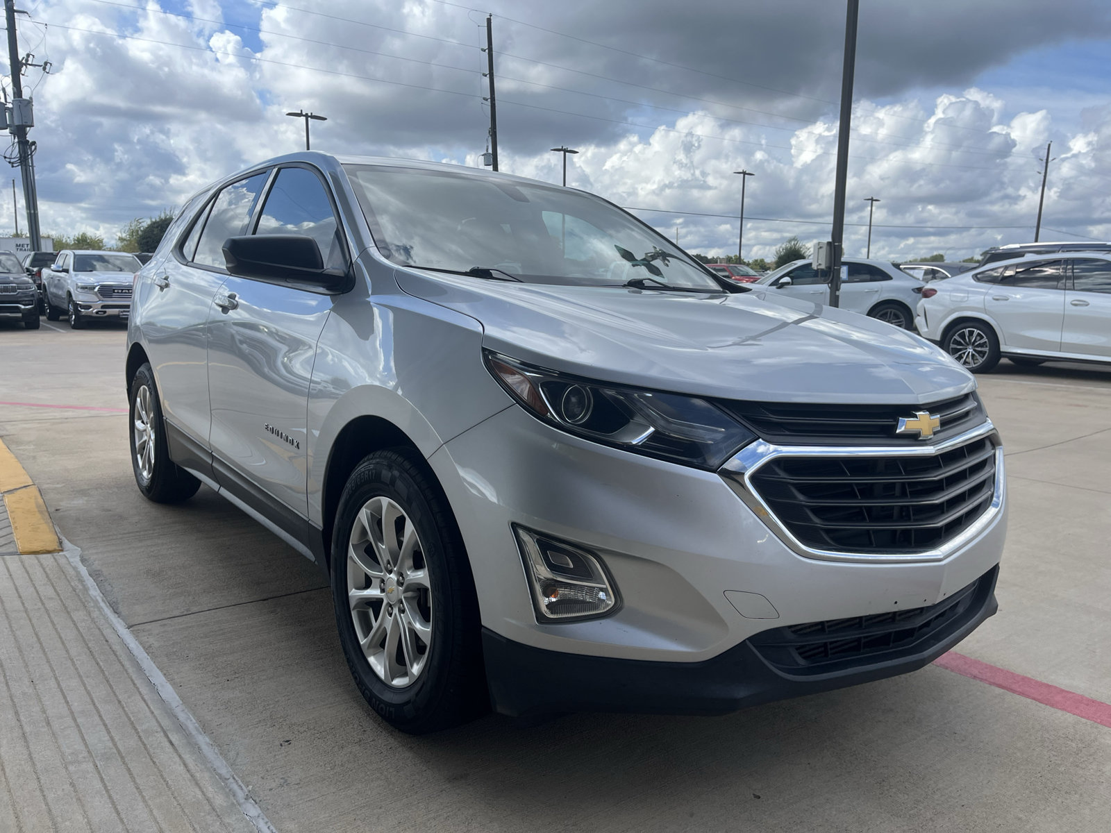 Used 2019 Chevrolet Equinox LS FWD image 2
