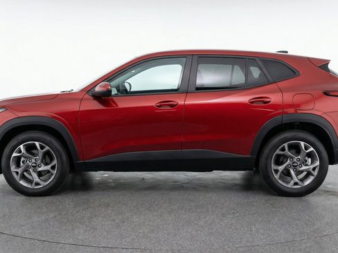 Used 2025 Chevrolet Trax LT FWD image 5