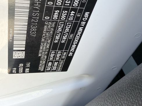 Used 2025 Mercedes-Benz Sprinter 2500 image 27