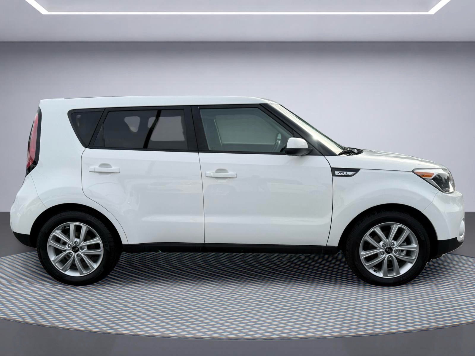 Used 2018 Kia Soul + FWD image 9
