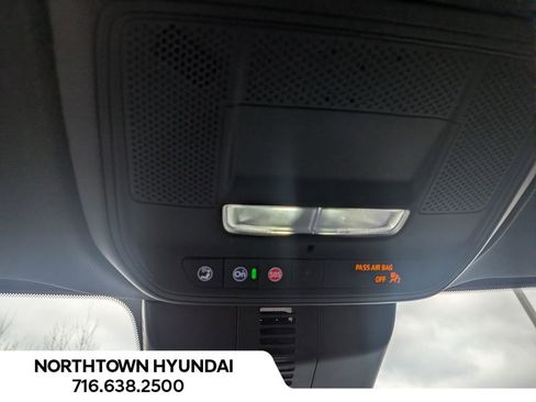 Used 2025 Chevrolet Traverse Z71 w/ Enhanced Driving Package image 28