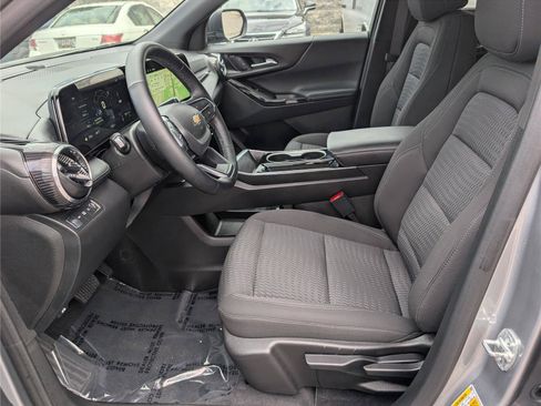 Used 2025 Chevrolet Equinox LT AWD/4WD image 16