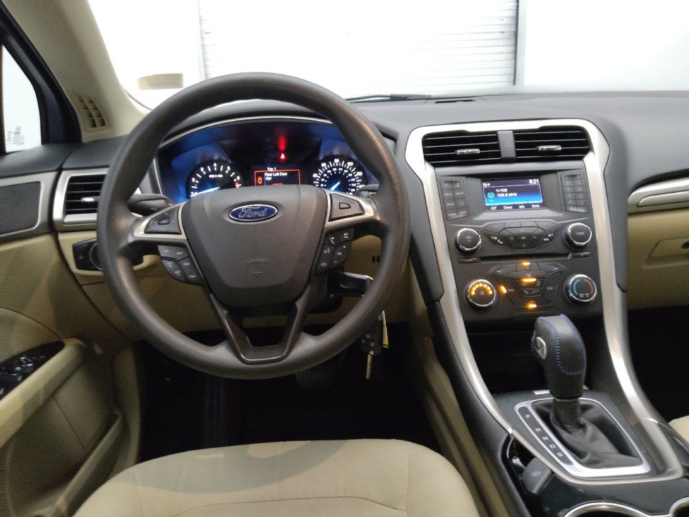 Used 2015 Ford Fusion SE FWD image 22
