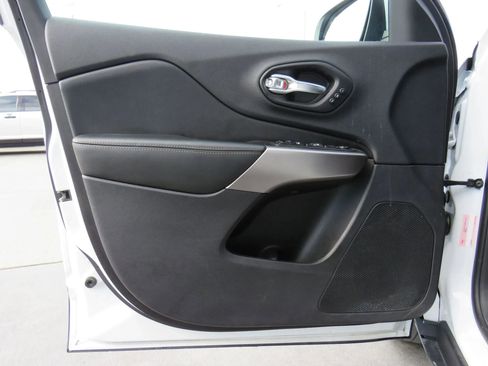 Used 2020 Jeep Cherokee Limited image 41