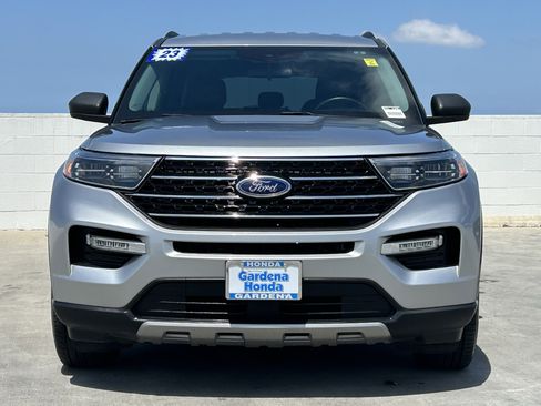 Used 2023 Ford Explorer XLT w/ Equipment Group 202A RWD image 2