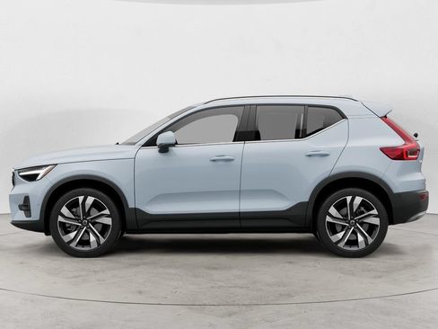 Used 2024 Volvo XC40 B5 Plus w/ Protection Package Premier AWD/4WD image 4
