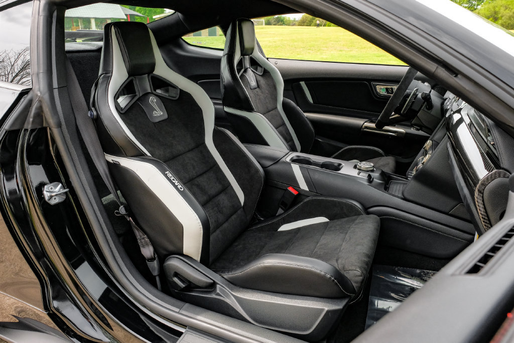 Used 2020 Ford Mustang Shelby GT500 w/ Carbon Fiber Track Pack RWD image 38