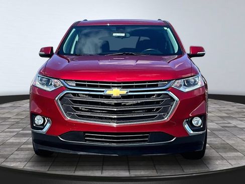 Used 2021 Chevrolet Traverse LT FWD image 3