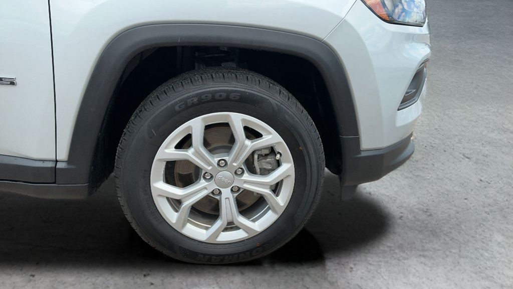 Used 2024 Jeep Compass Latitude AWD/4WD image 24