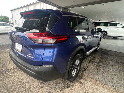 Used 2023 Nissan Rogue S AWD/4WD image 9