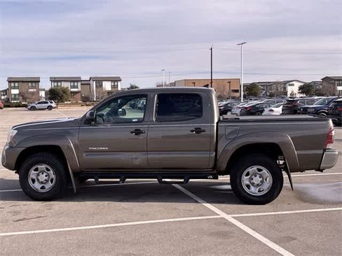 Used 2014 Toyota Tacoma PreRunner w/ SR5 Package image 3