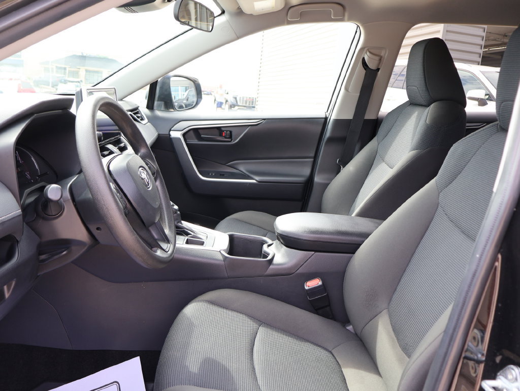 Used 2025 Toyota RAV4 LE AWD/4WD image 21