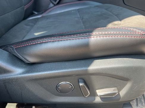 Used 2018 Ford Explorer XLT w/ Equipment Group 202A AWD/4WD image 12