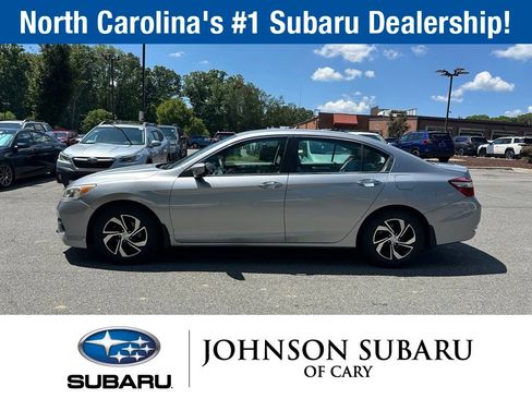 Used 2017 Honda Accord LX image 17