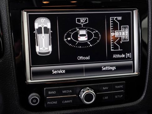 Used 2014 Volkswagen Touareg Sport AWD/4WD image 17