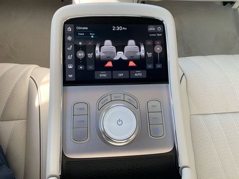 Used 2025 Genesis G90 3.5T image 20