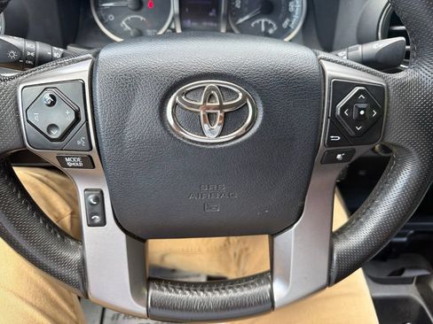 Used 2017 Toyota Tacoma SR5 w/ SR5 Appearance Package (SM) AWD/4WD image 20