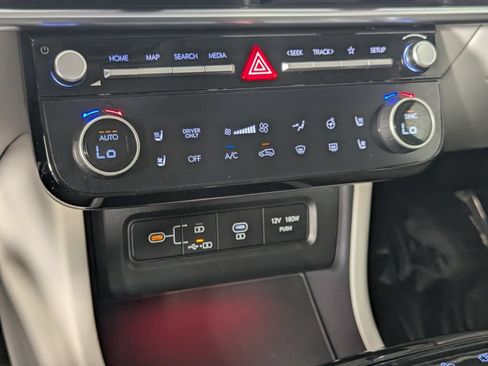 Certified 2025 Hyundai Tucson Limited AWD/4WD image 22