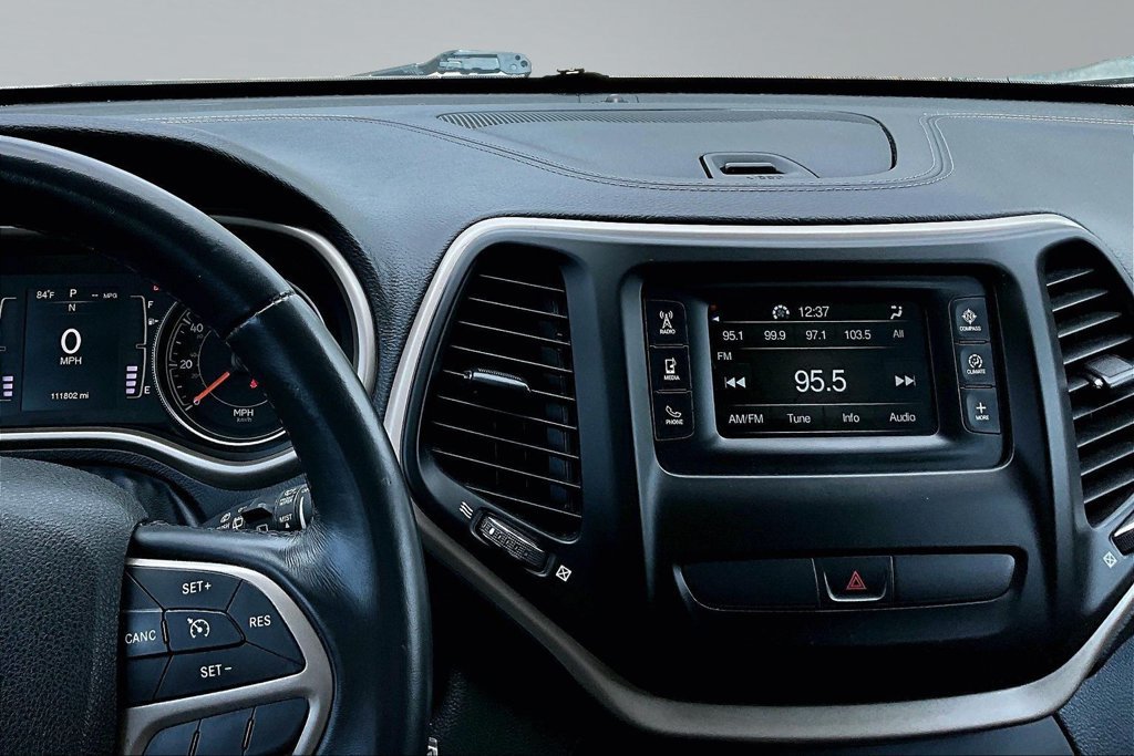 Used 2015 Jeep Cherokee Latitude FWD image 10